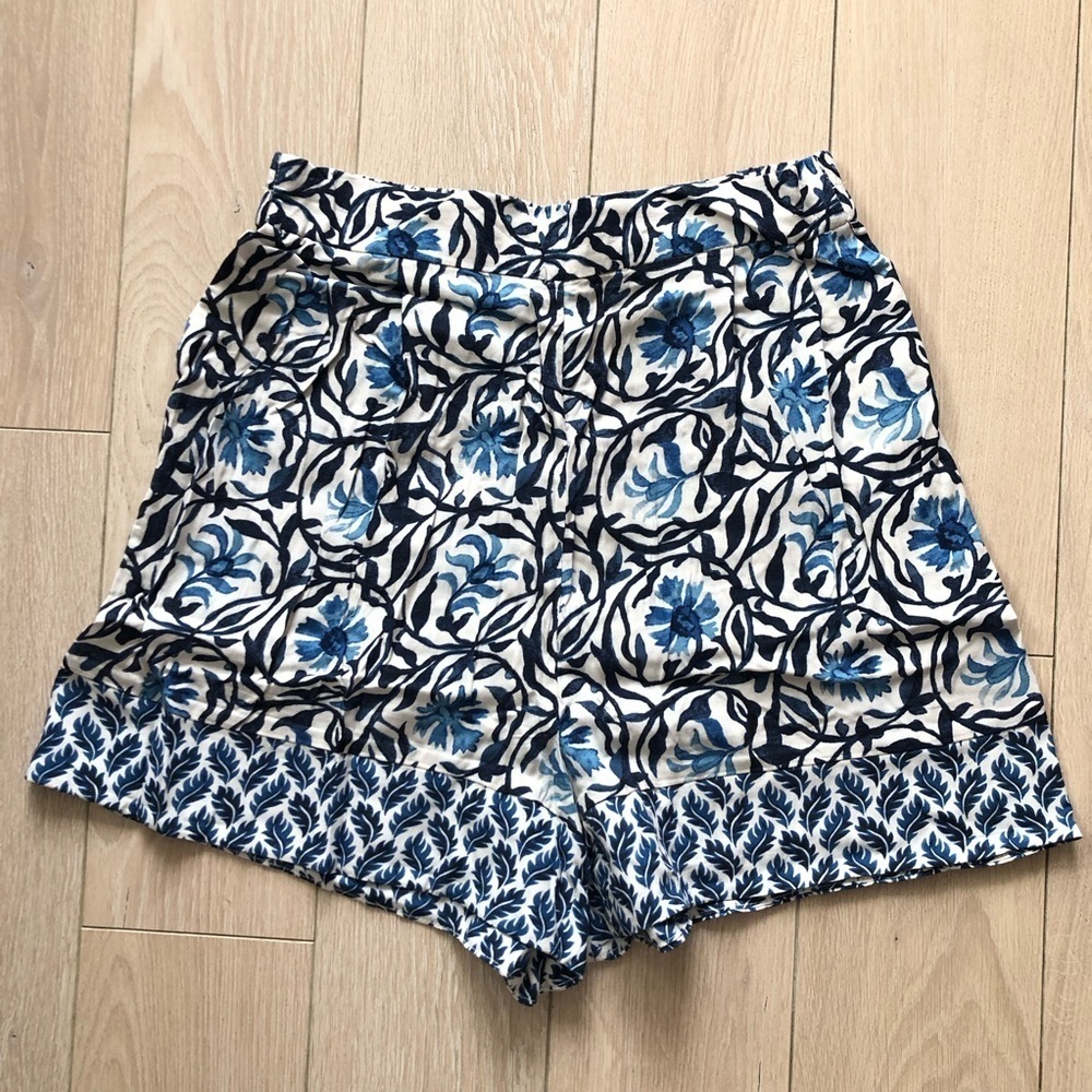 H&M Floral Print Shorts in White & Blue Size 2